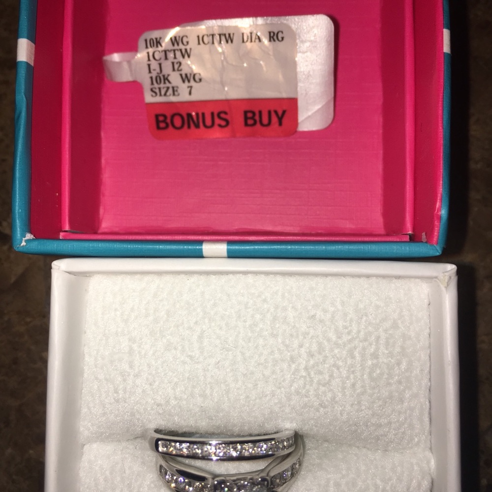 Wedding ring - Picture 3 of 3